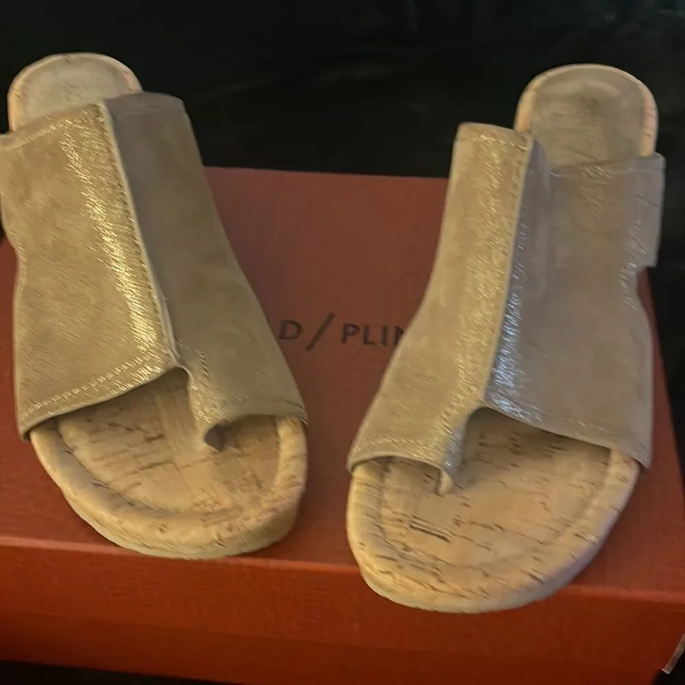 Donald Pliner light bronzed distressed metallic wedge heels size 7